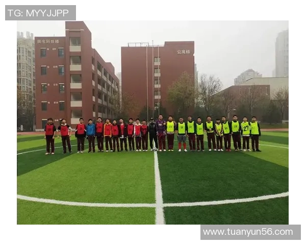 九十年代足球明星合影回顾：那些年我们一起追逐的绿茵梦想与激情